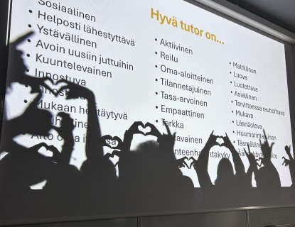 Valkokankaalle heijastettu hyvän tutorin tunnusmerkit: sosiaalinen, avoin uusiin juttuihin, helposti lähestyttävä, ystävällinen, asiallinen, reilu, empaattinen, kuuntelevainen....